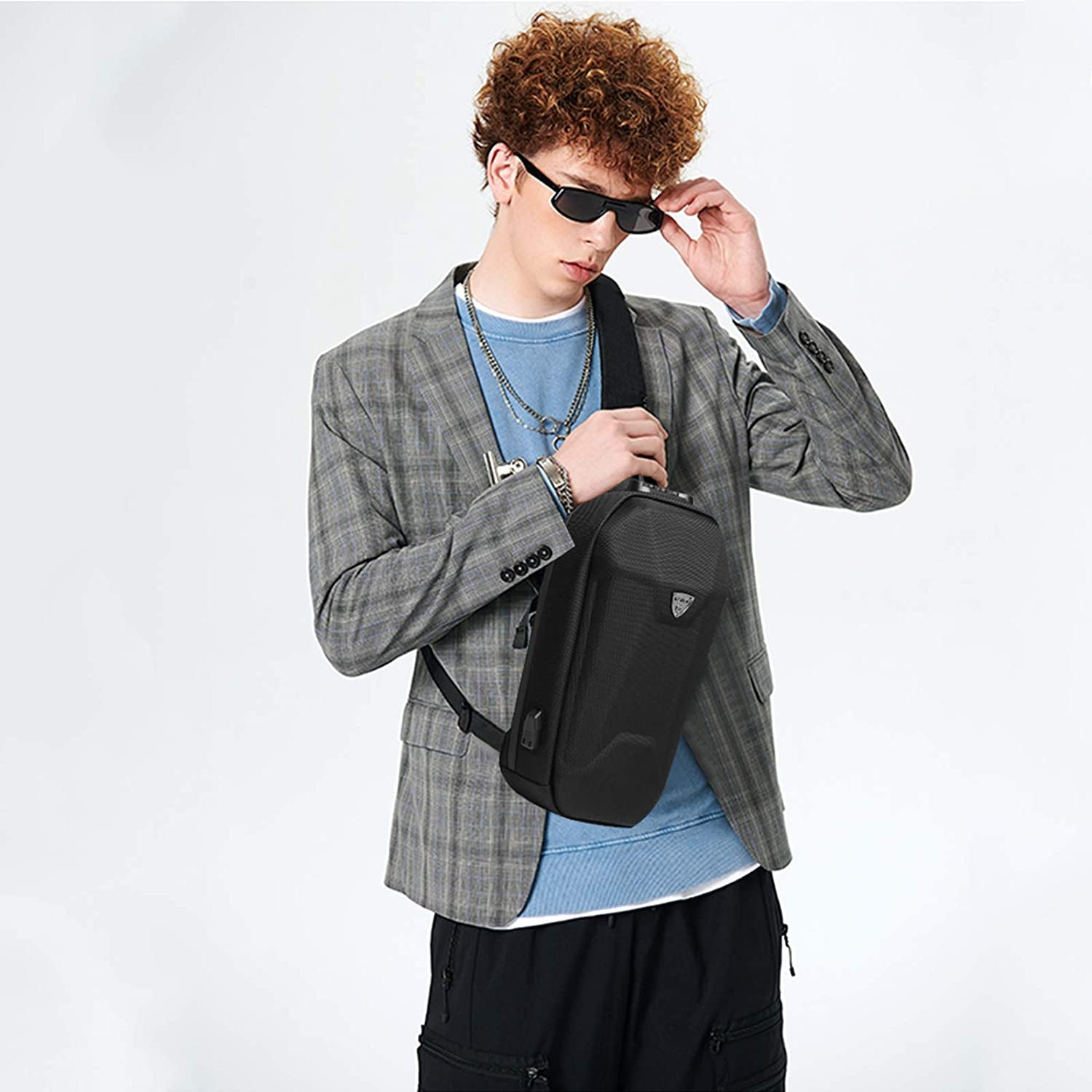Outdoor Sling Chest Bag Anti-Theft Shoulder Crossbody Backpack Men Teens Casual Daypacks with USB Charging Port for Travel Work Hiking Running Indoor Activities Waterproof Polyester Black